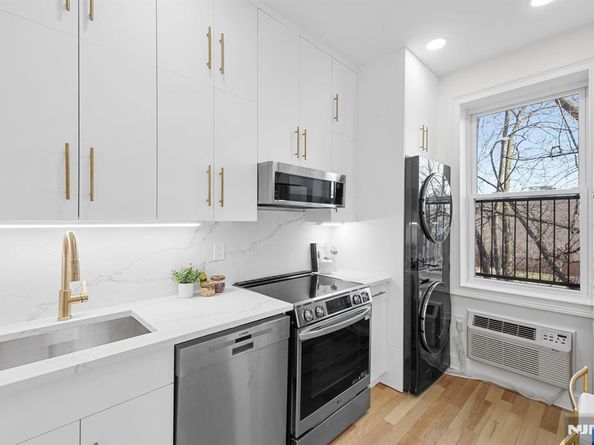 25 Russell Avenue, Edgewater NJ 07020