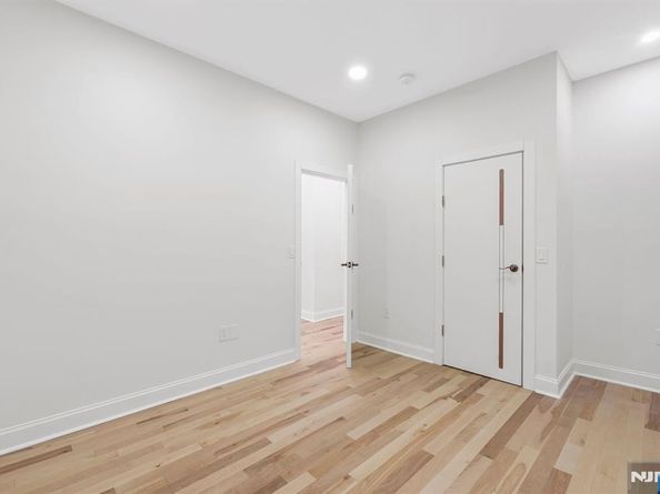 25 Russell Avenue, Edgewater NJ 07020