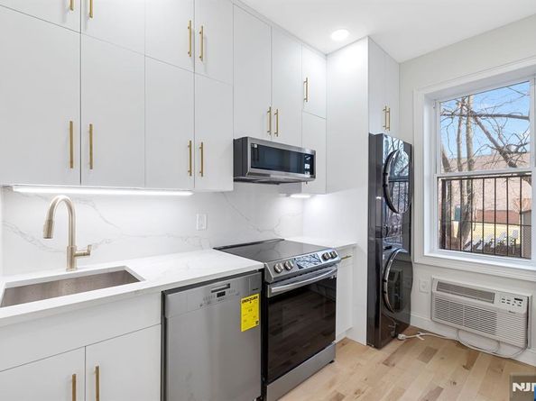 25 Russell Avenue, Edgewater NJ 07020