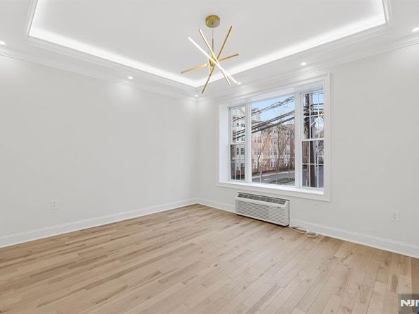 25 Russell Avenue, Edgewater NJ 07020