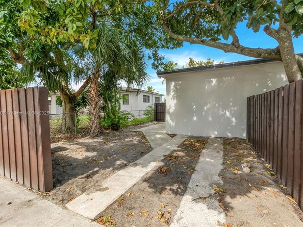 130 NE 169 Ter, North Miami Beach FL 33162