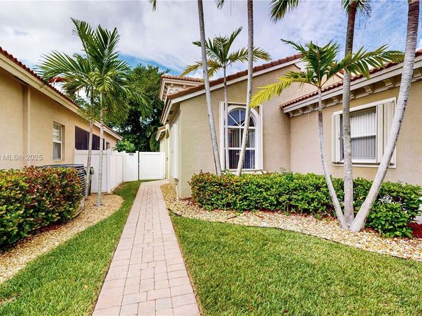 1640 NE 37th Ave, Homestead FL 33033