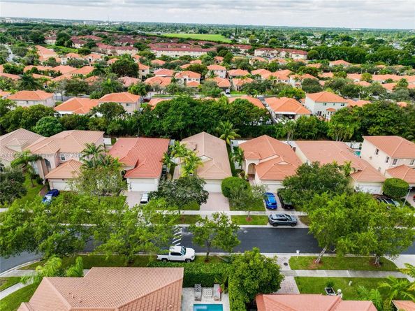 1640 NE 37th Ave, Homestead FL 33033