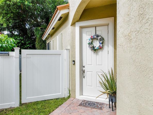 1640 NE 37th Ave, Homestead FL 33033