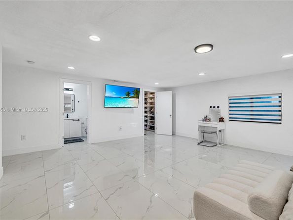13550 NW 5th Ave, North Miami FL 33168