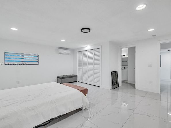 13550 NW 5th Ave, North Miami FL 33168