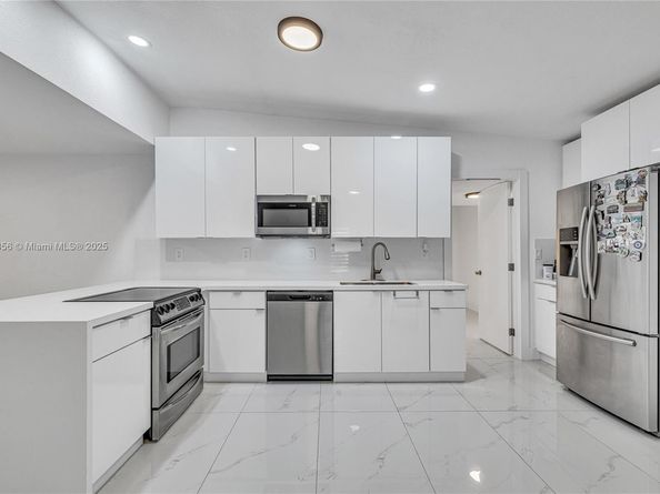 13550 NW 5th Ave, North Miami FL 33168