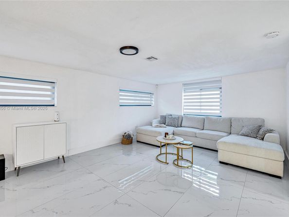 13550 NW 5th Ave, North Miami FL 33168