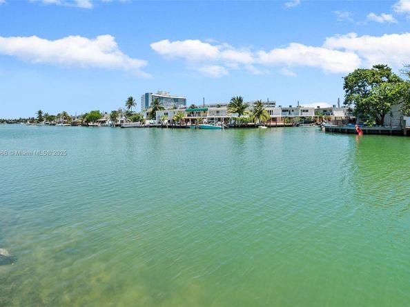 7125 Bay Dr 201, Miami Beach FL 33141