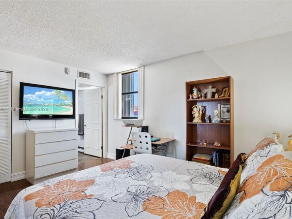 7125 Bay Dr 201, Miami Beach FL 33141