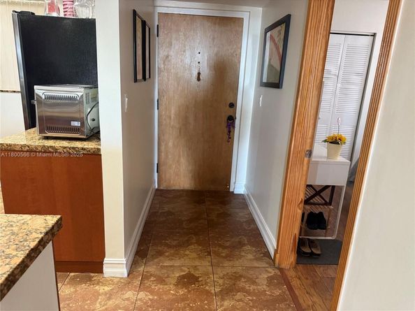 7125 Bay Dr 201, Miami Beach FL 33141