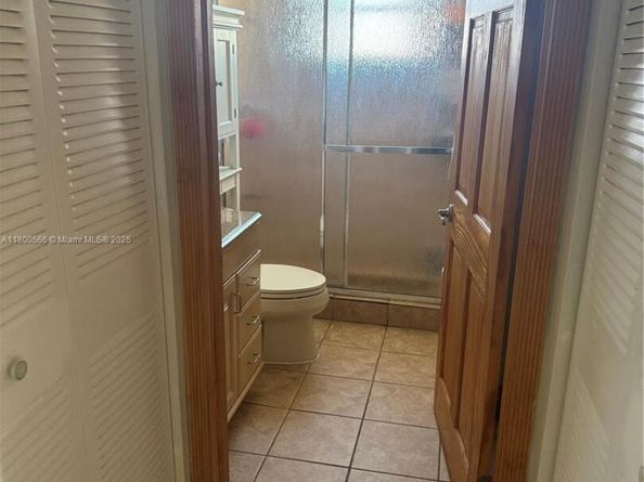 7125 Bay Dr 201, Miami Beach FL 33141