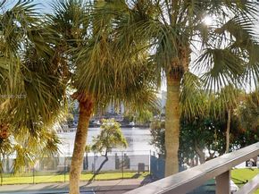 500 Three Islands Blvd L 25, Hallandale Beach FL 33009