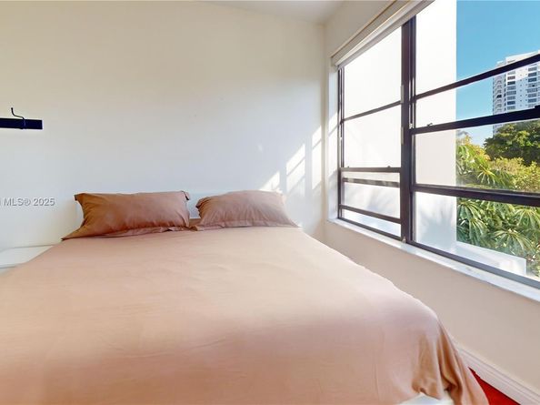 500 Three Islands Blvd L 25, Hallandale Beach FL 33009