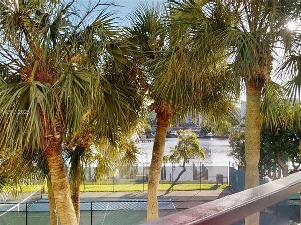 500 Three Islands Blvd L 25, Hallandale Beach FL 33009