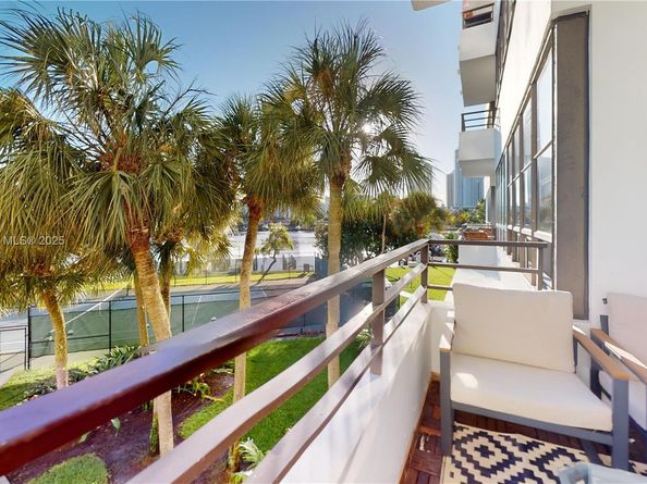 500 Three Islands Blvd L 25, Hallandale Beach FL 33009