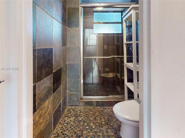 500 Three Islands Blvd L 25, Hallandale Beach FL 33009