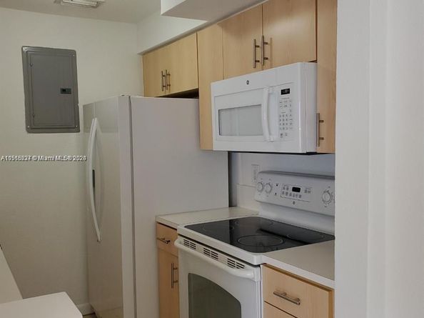 1185 Marseille Dr 209, Miami Beach FL 33141