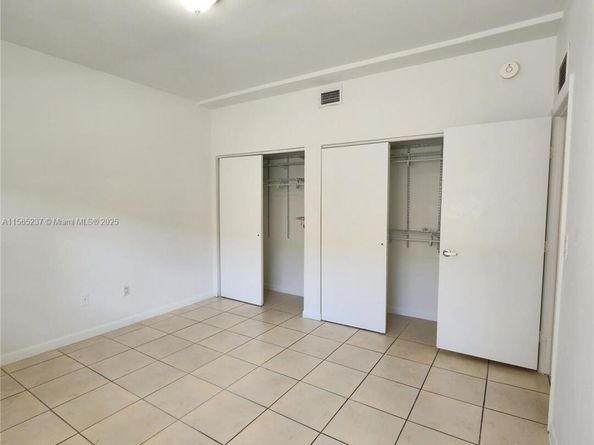 1185 Marseille Dr 209, Miami Beach FL 33141