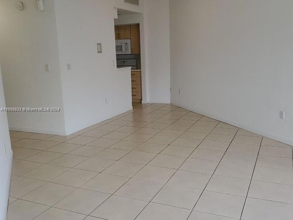 1185 Marseille Dr 209, Miami Beach FL 33141