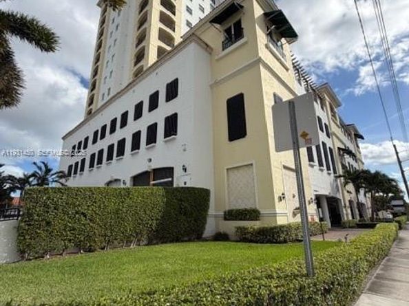 1627 SW 37th Ave 406, Miami FL 33145