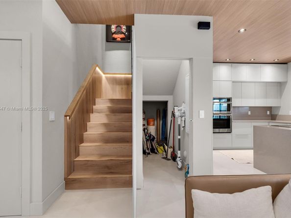 20865 NE 7th Ct, Miami FL 33179