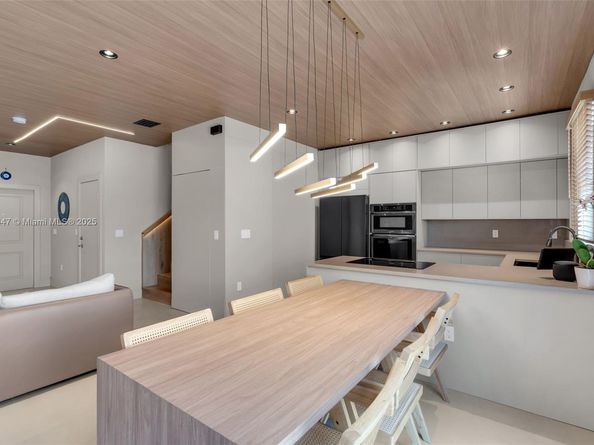 20865 NE 7th Ct, Miami FL 33179