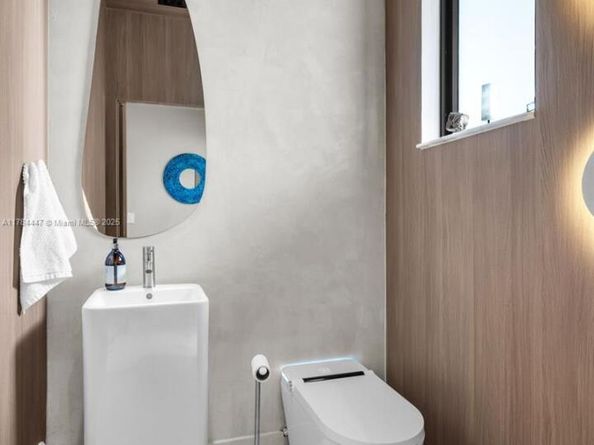 20865 NE 7th Ct, Miami FL 33179