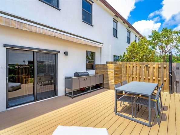 20865 NE 7th Ct, Miami FL 33179