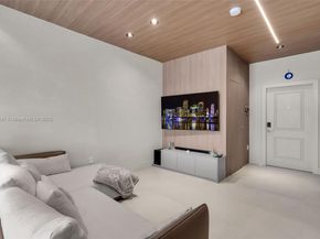 20865 NE 7th Ct, Miami FL 33179