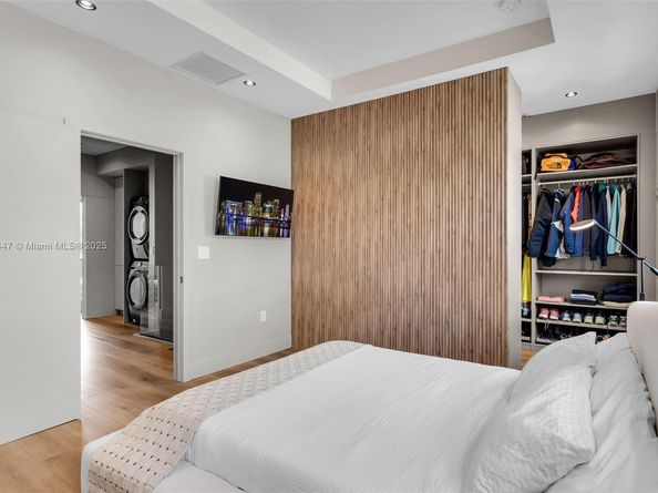 20865 NE 7th Ct, Miami FL 33179