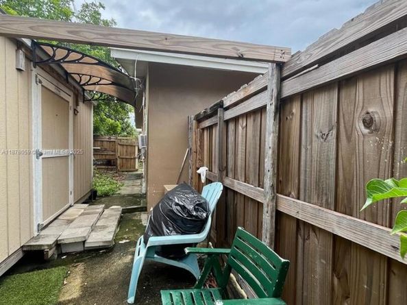 3830 NE 15th Ave, Pompano Beach FL 33064