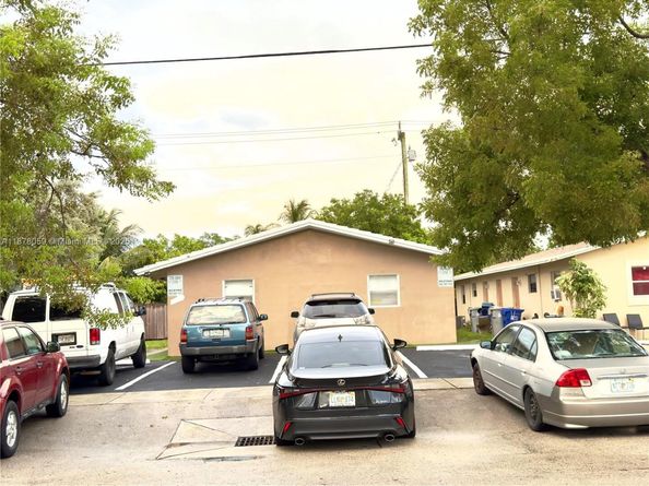 3830 NE 15th Ave, Pompano Beach FL 33064