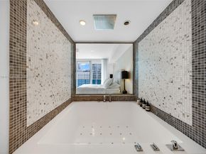 200 Biscayne Boulevard Way 904, Miami FL 33131