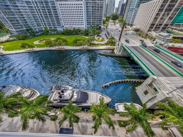 200 Biscayne Boulevard Way 904, Miami FL 33131