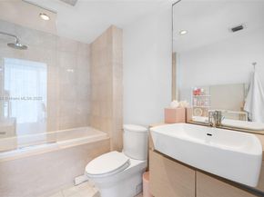 200 Biscayne Boulevard Way 904, Miami FL 33131