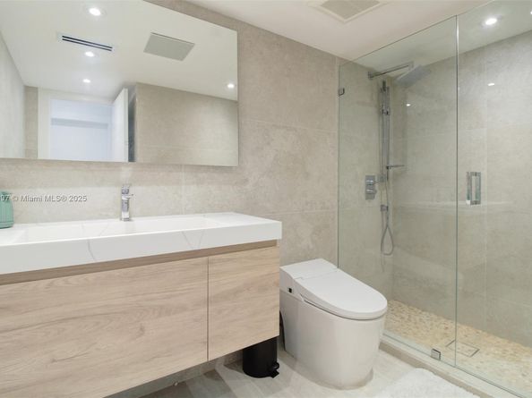 2655 Collins Ave PH2512, Miami Beach FL 33140