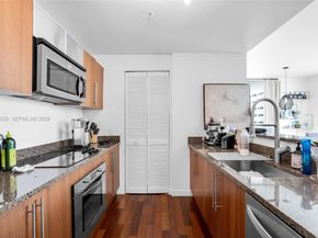 300 S Biscayne Blvd T2416, Miami FL 33131