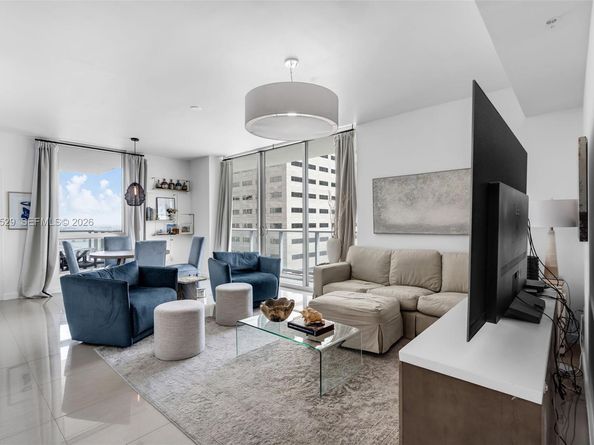 300 S Biscayne Blvd T2416, Miami FL 33131