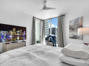 300 S Biscayne Blvd T2416, Miami FL 33131