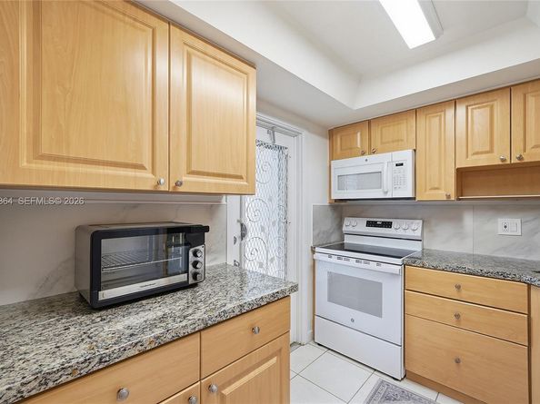 1200 Hillcrest Ct 306, Hollywood FL 33021