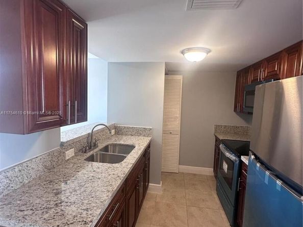 1955 NW 5th Pl 13, Miami FL 33136