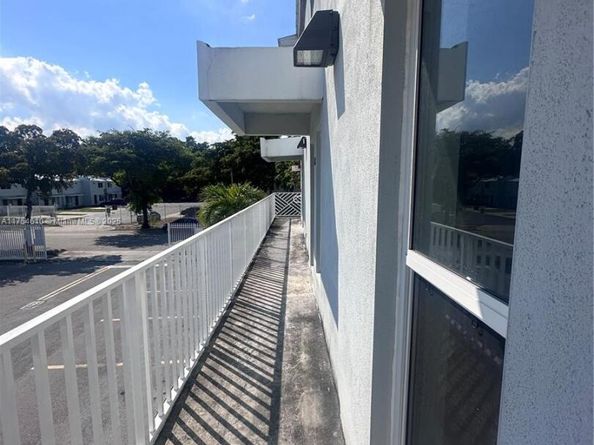 1955 NW 5th Pl 13, Miami FL 33136