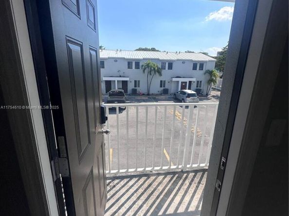 1955 NW 5th Pl 13, Miami FL 33136