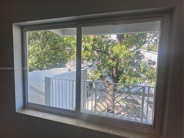 1955 NW 5th Pl 13, Miami FL 33136