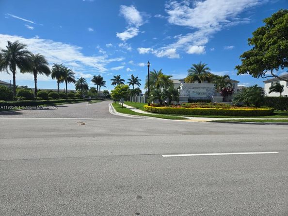 2705 SE 15th St, Homestead FL 33035