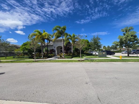 2705 SE 15th St, Homestead FL 33035