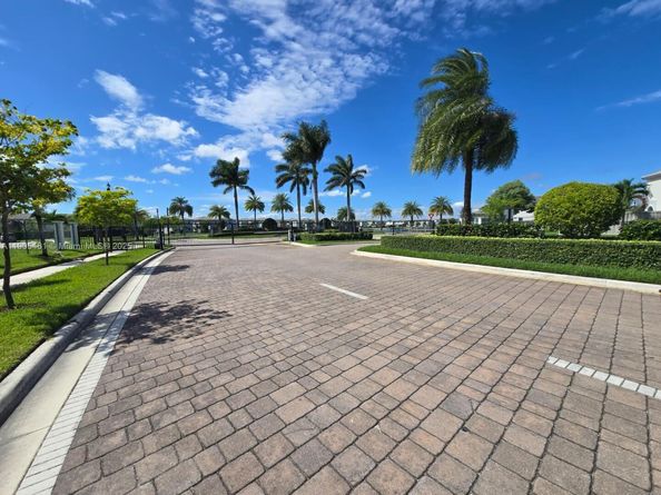 2705 SE 15th St, Homestead FL 33035