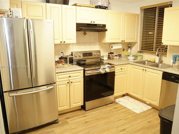 159 Hidden Ct Rd, Hollywood FL 33023