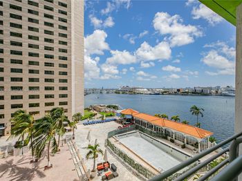 335 S Biscayne Blvd